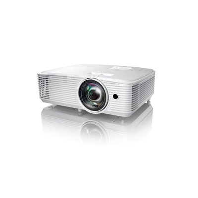 optoma gt780 short throw projector for gaming and movies